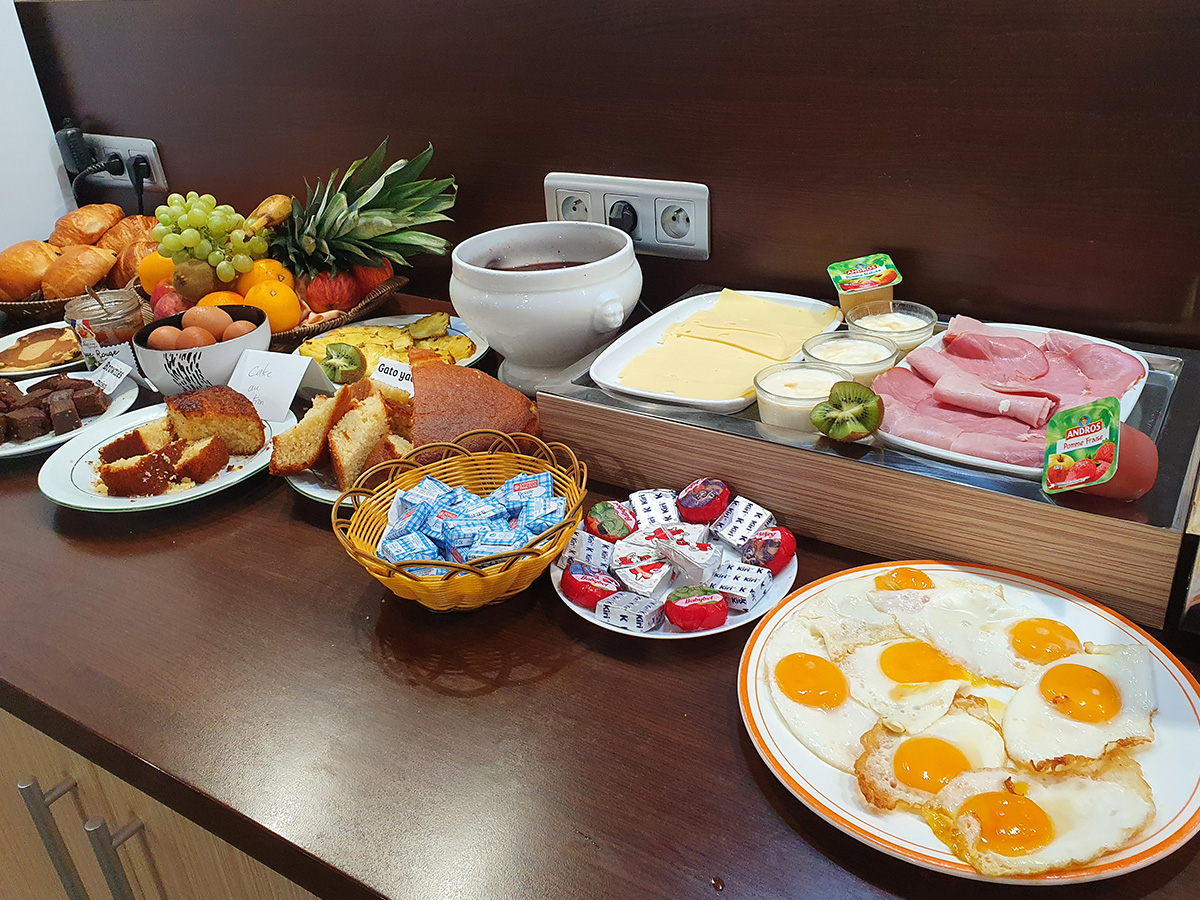 Petit Déjeuner buffet à volonté